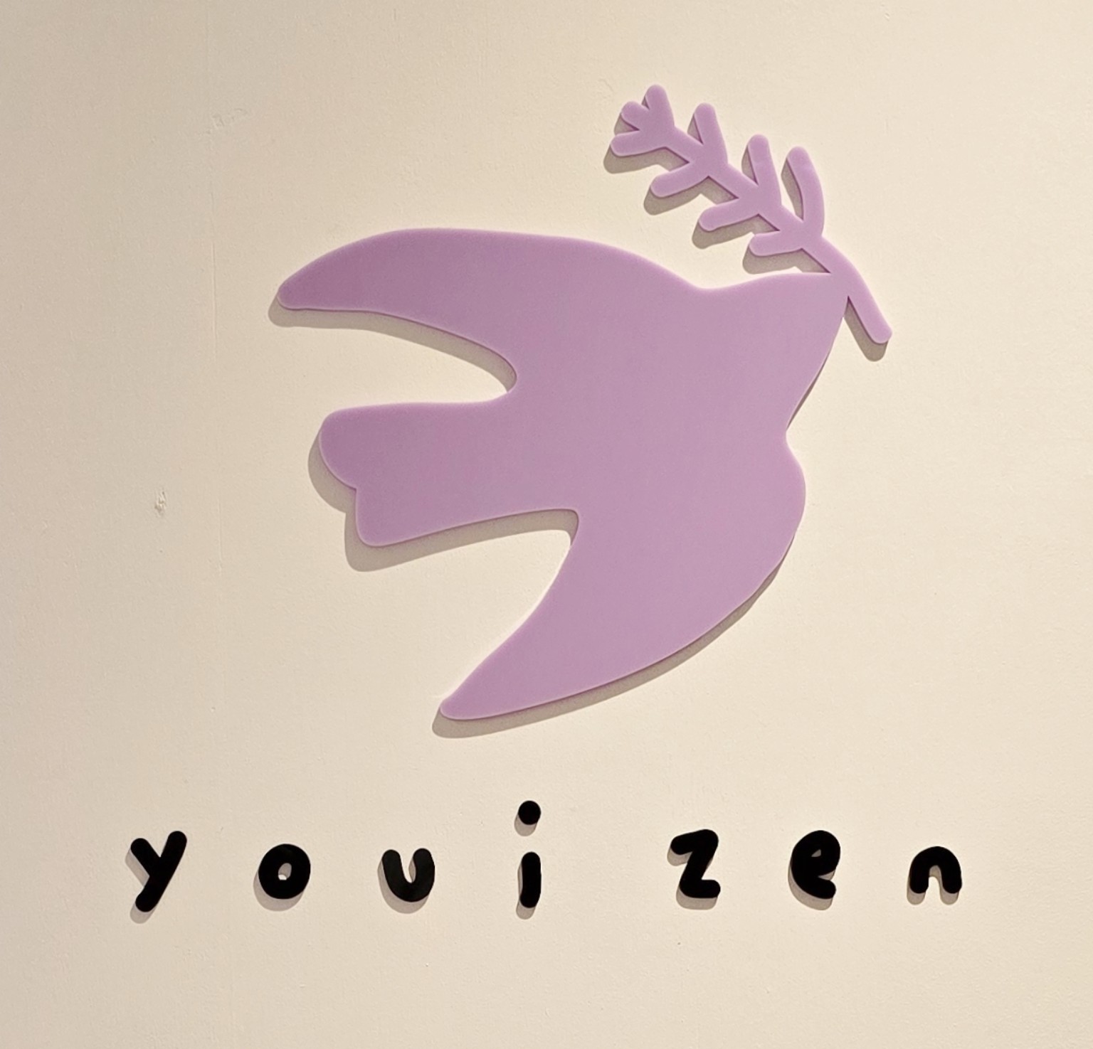 Youi Zen 小鳥標誌與品牌原字樣